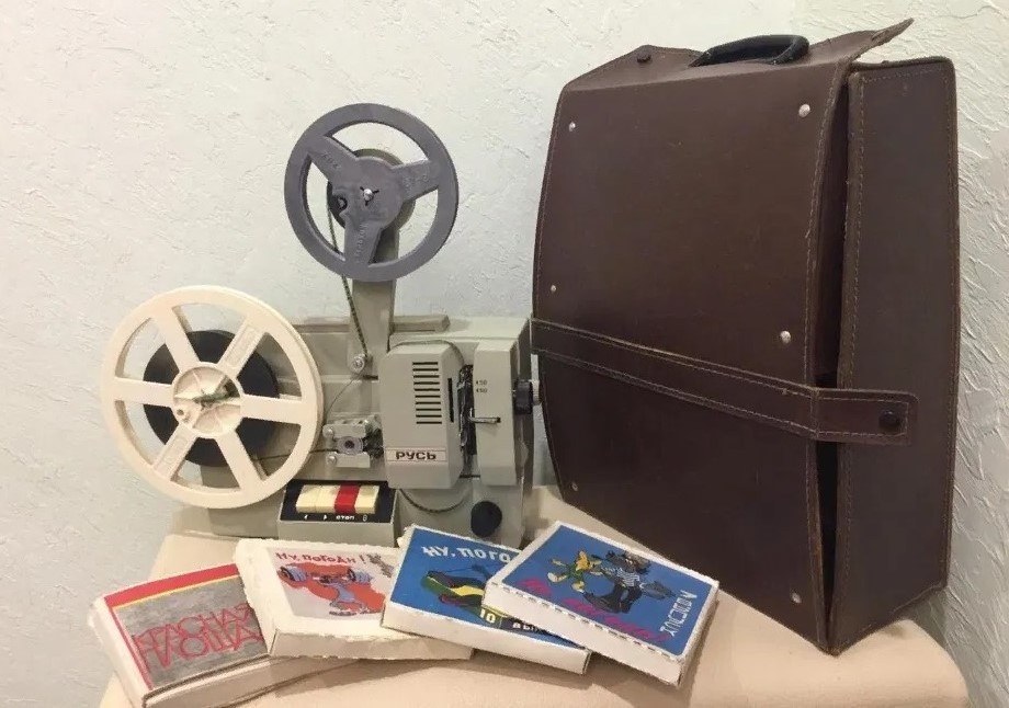 Комплект кинопроектора «Русь». Фото из свободных интернет-источников.