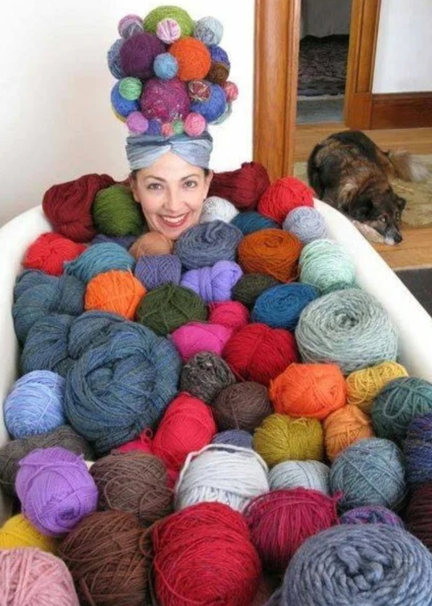 В детстве учила навыкам вязания бабушка.