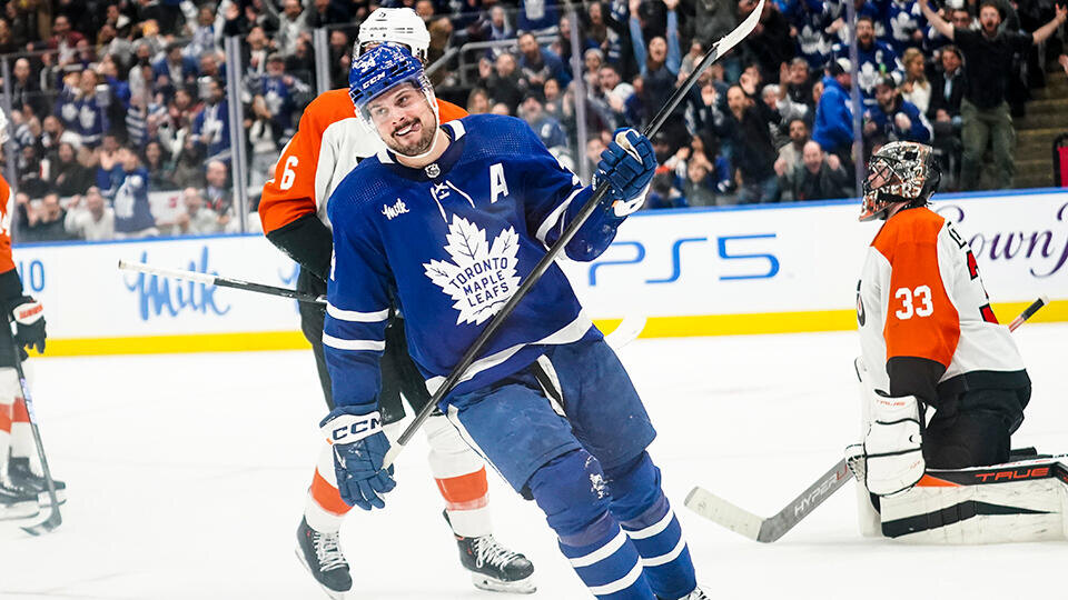     Хоккеист "Торонто" Мэттьюс повторил рекорд Овечкина TASS/AP