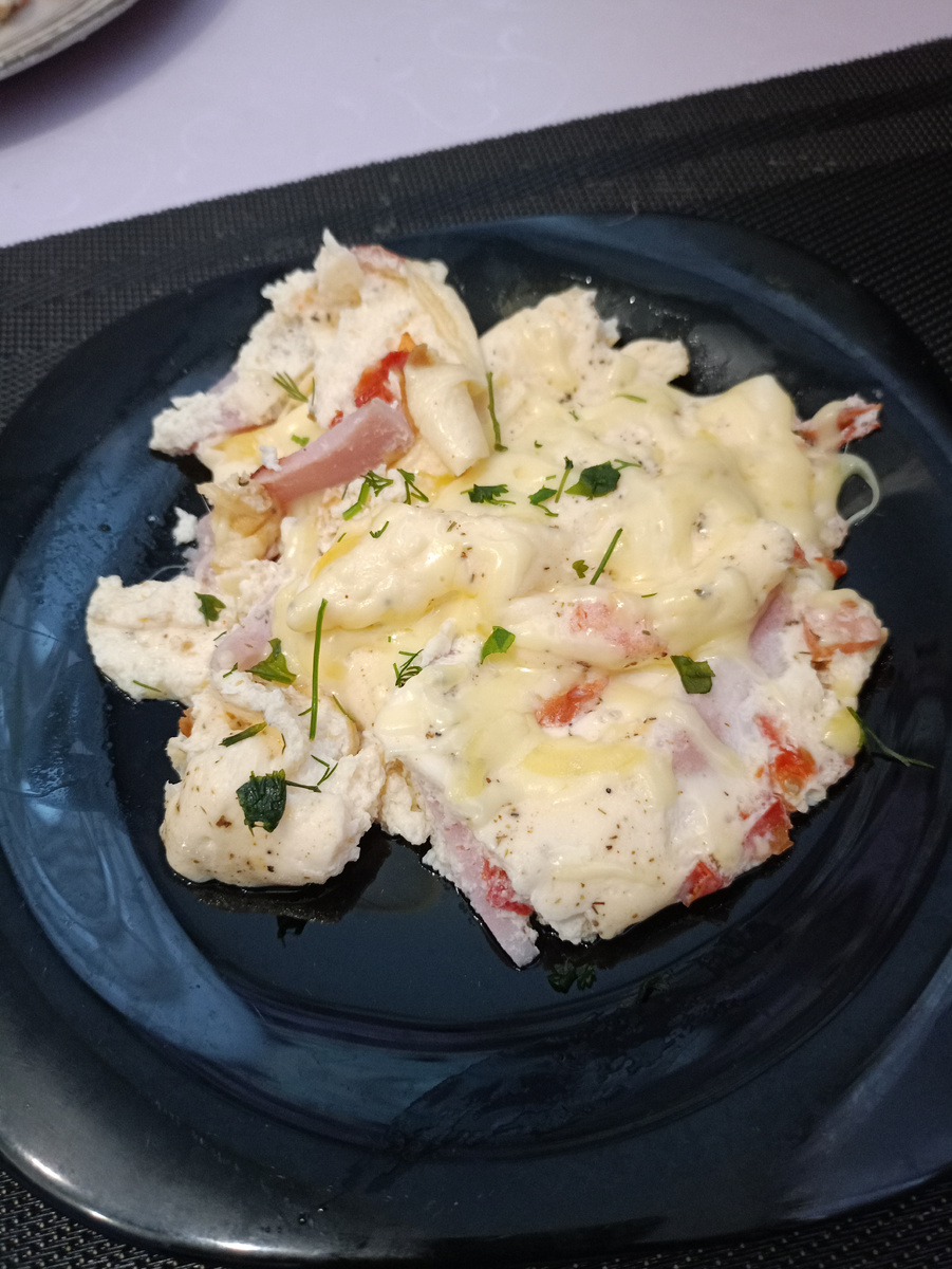 Фото моё. Ветчина, помидоры, сыр, зелень.