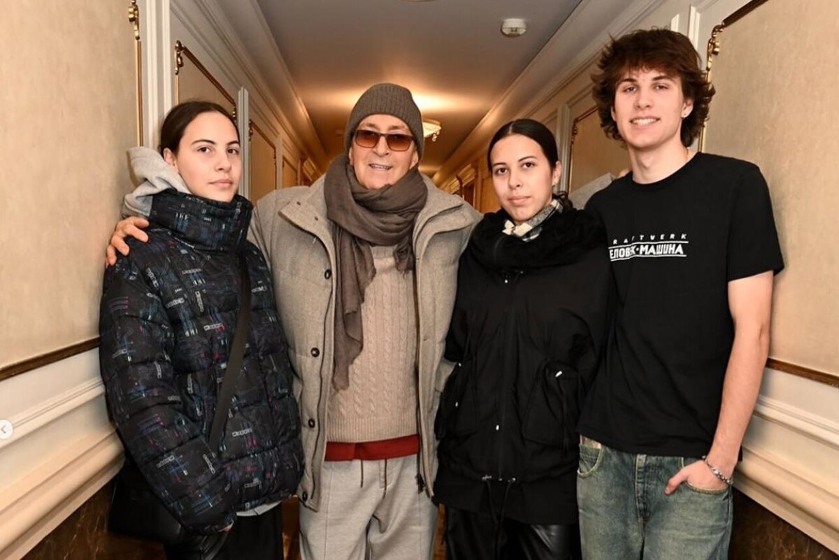    Александр Буйнов с внуками соцсети