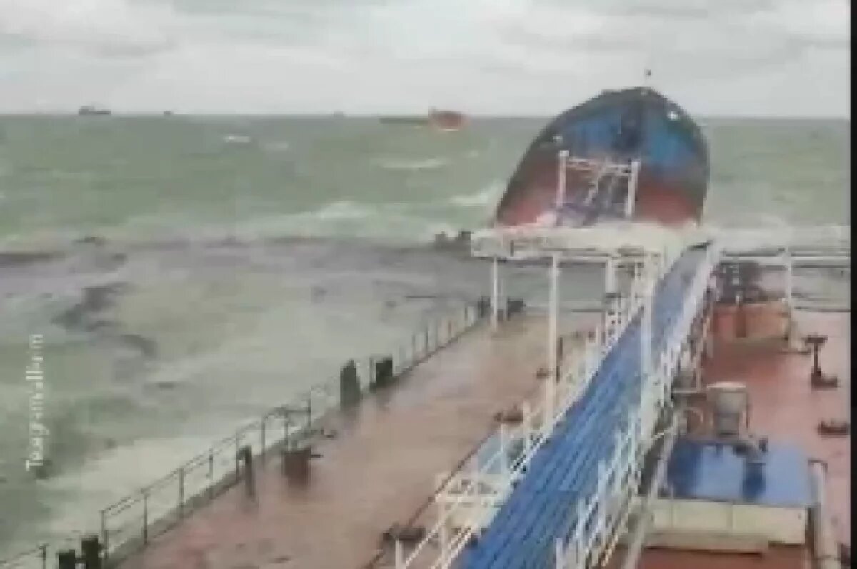    МЧС: один моряк с танкера «Волгонефть-212» погиб, 13 эвакуированы