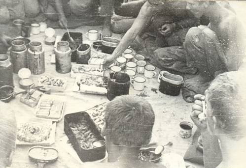 На фото: День рождения - это такой праздник... Который должен, обязан просто, состояться при любой погоде. 