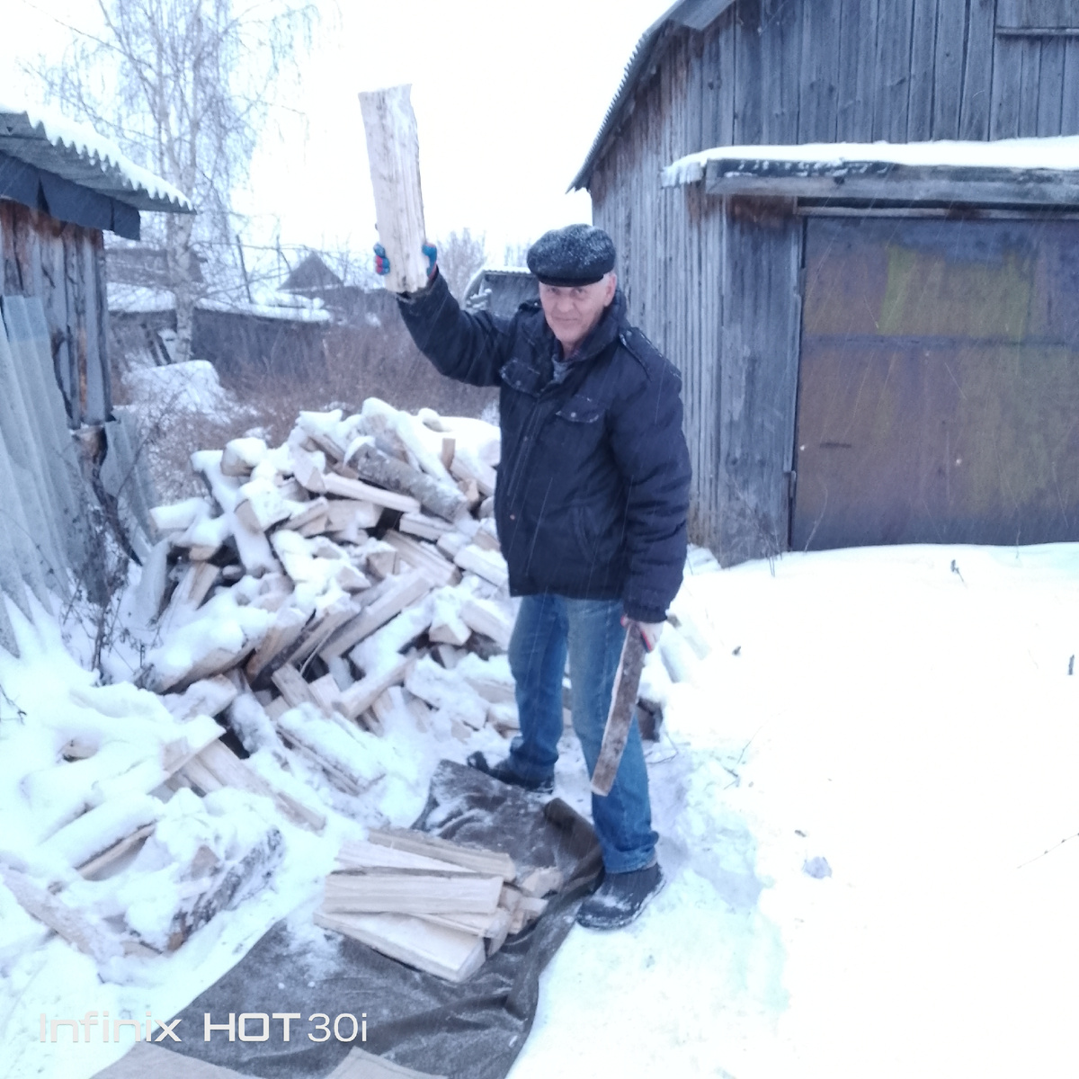 Иваныч с дровами. 🙂
