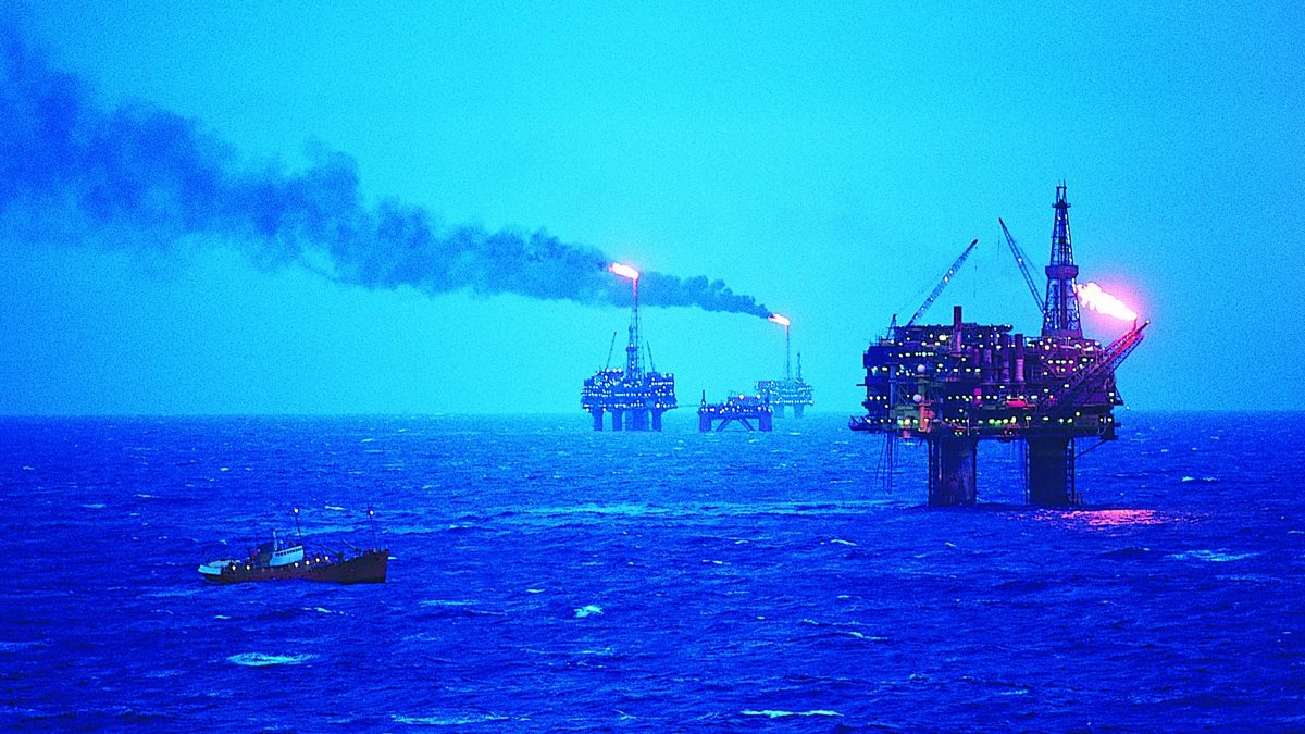 Буровые вышки в Северном море. Фото из открытых источников.