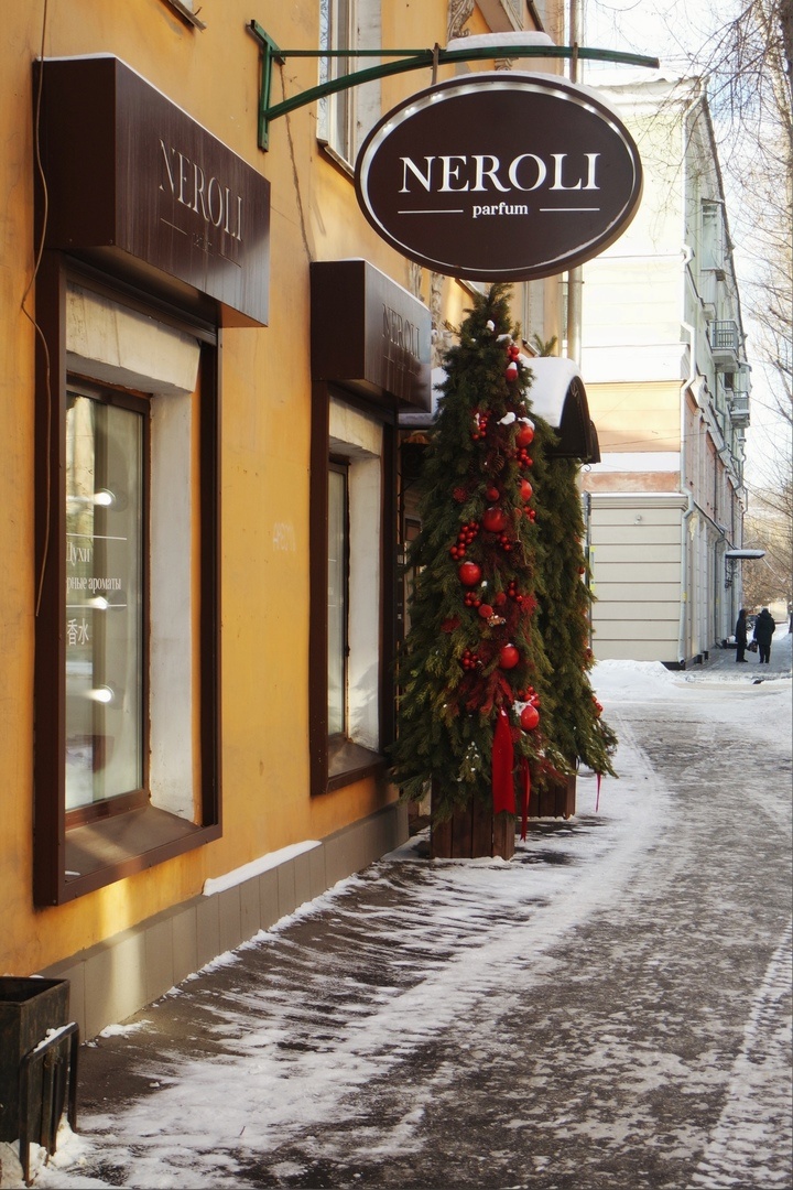 листать галерею