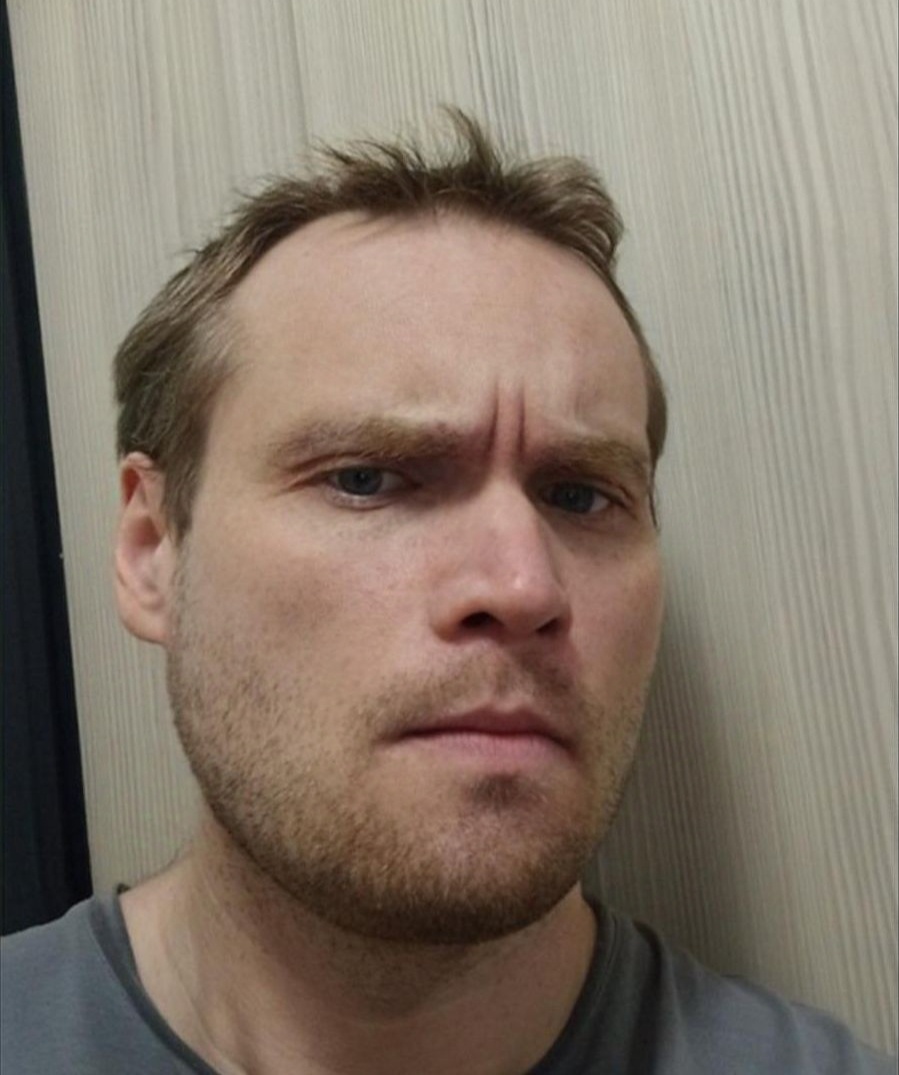 Самому страшно смотреть 😅 Это с утра. Спал всего часа 4🙈