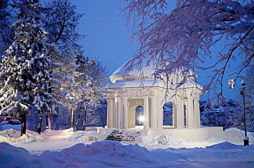 Киров Ротонда зимой