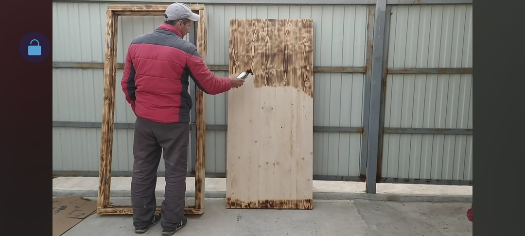 Очень простой способ ,как сделать крепкую деревянную дверь своими руками.