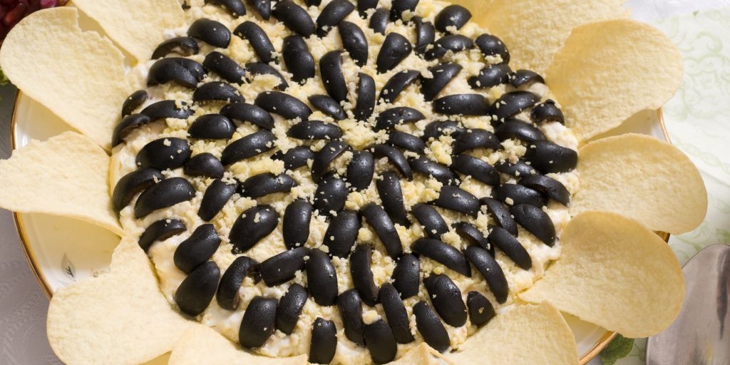 фото не моё. из Интернета. Но я укладываю маслины копия также, может чуть плотнее