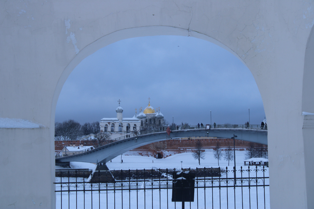 Кремль через арку