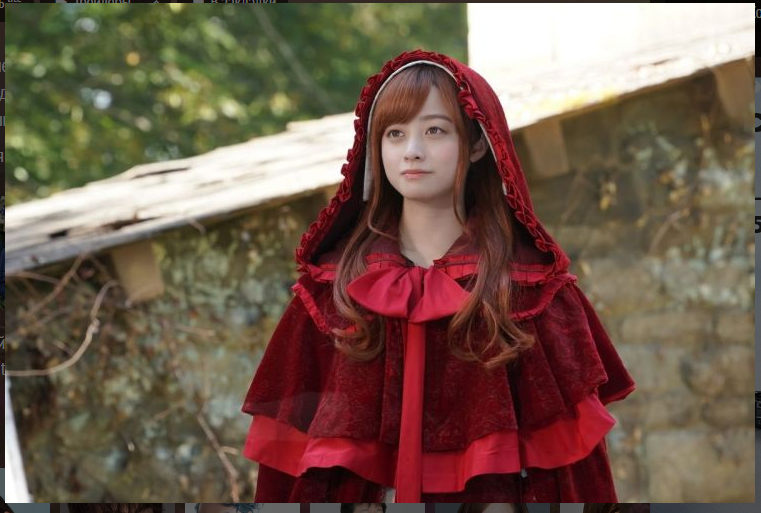 Стоп кадр фильма Красная Шапочка выходит на след.