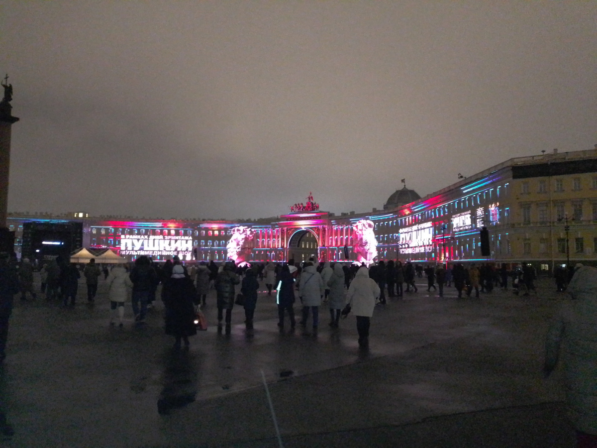 Главный штаб перед световым шоу 