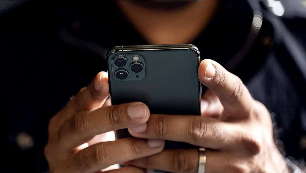    Рассказываем, как отключить Живой баланс на Айфоне. Фото: hi-tech.mail.ru