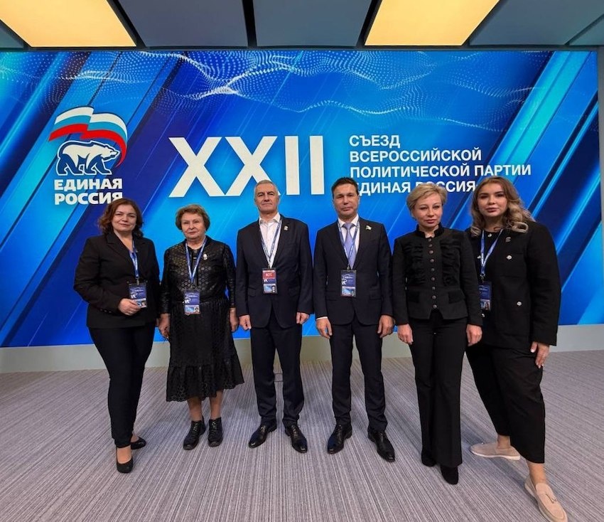 Делегаты XXII съезда, представлявшие республиканскую парторганизацию «Единая Россия» на партийном форуме.  Путин поставил Парфенчикова перед трудным выбором и не только его, разумеется, а всех глав регионов.