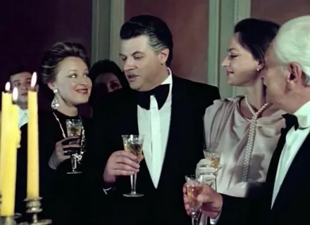 Сеньор Папагатто в образе важного гостя. Кадр из фильма "Миллион в брачной корзине".