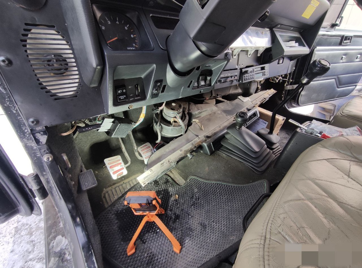 Тут видно насверленное.