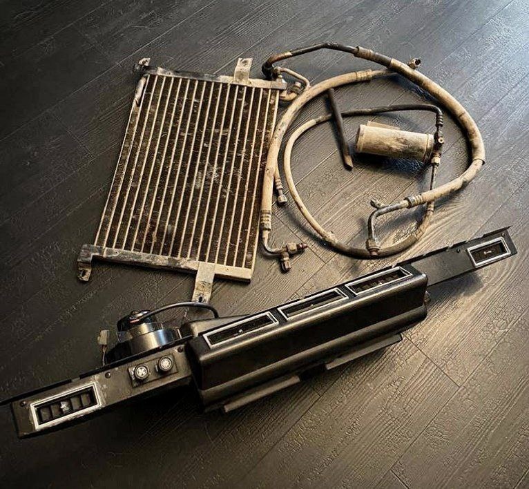 Старый салонный модуль кондиционера.