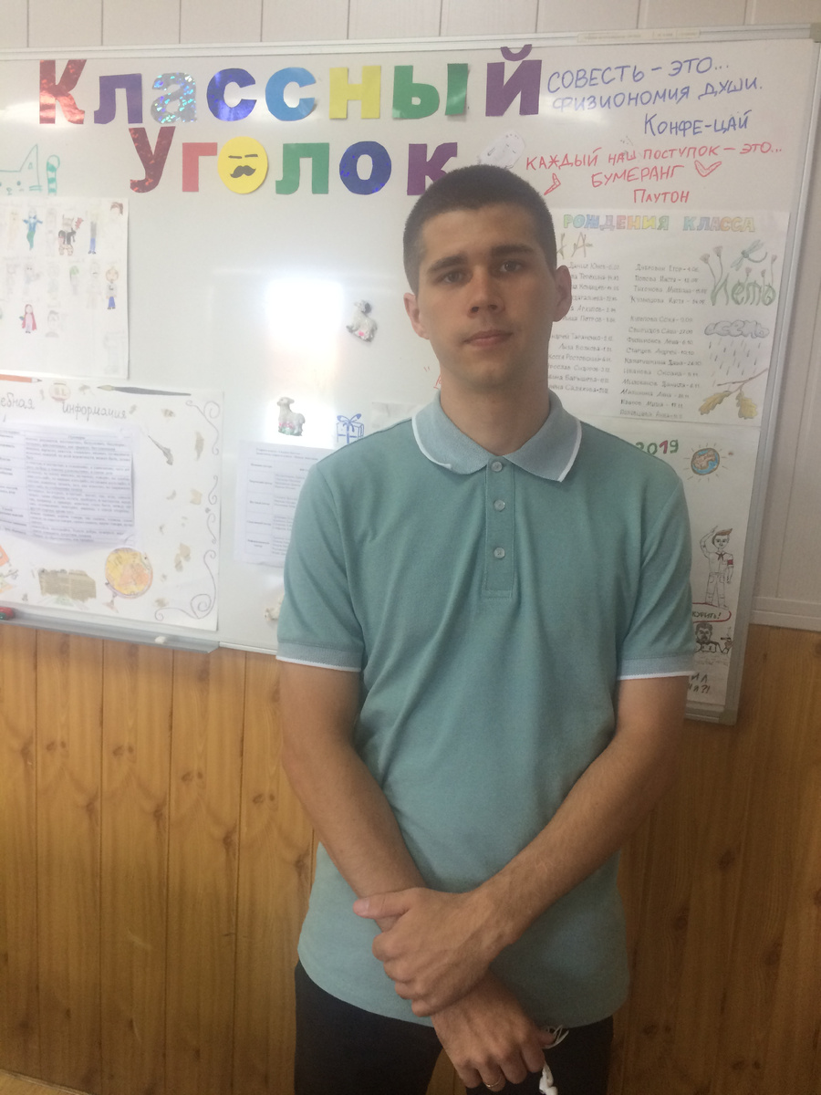 Пара легендарных цитат из сочинений моих девятиклассников сверху справа. Авторство завуалировано, чтобы не было поводов к буллингу, 2019 год.