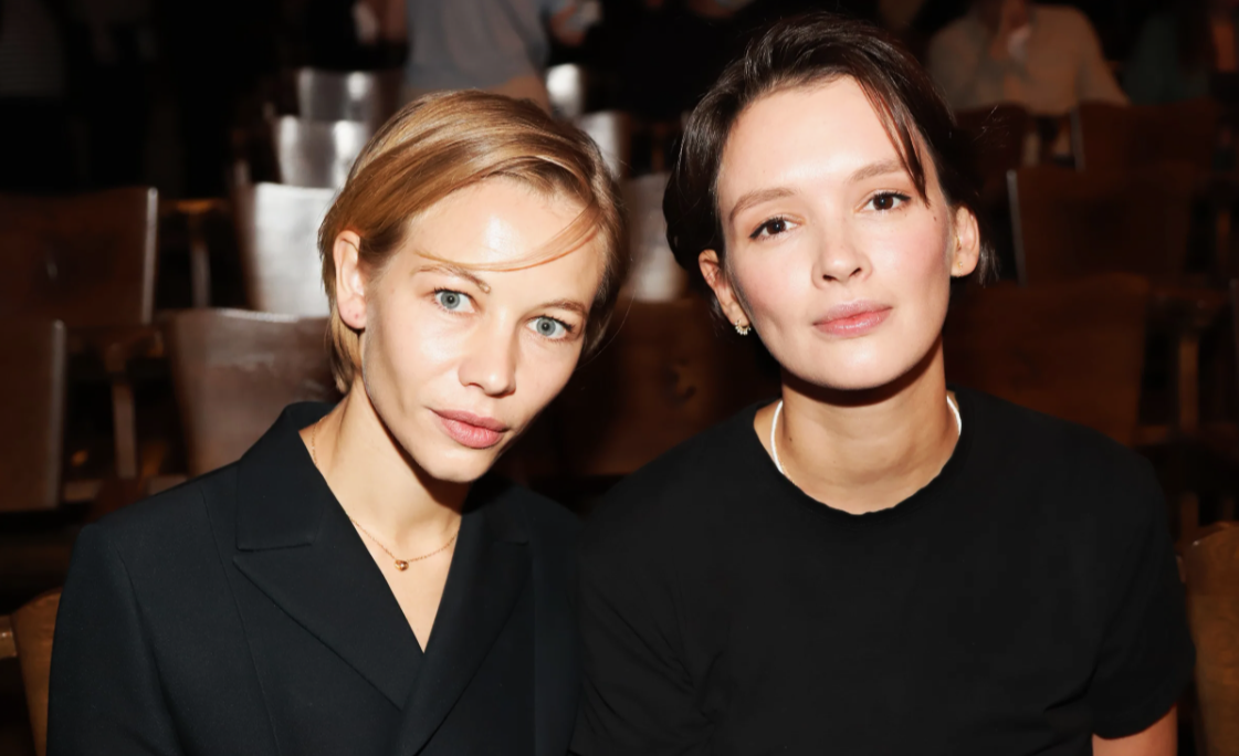 на фото слева Светлана Устинова, справа Паулина Андреева 