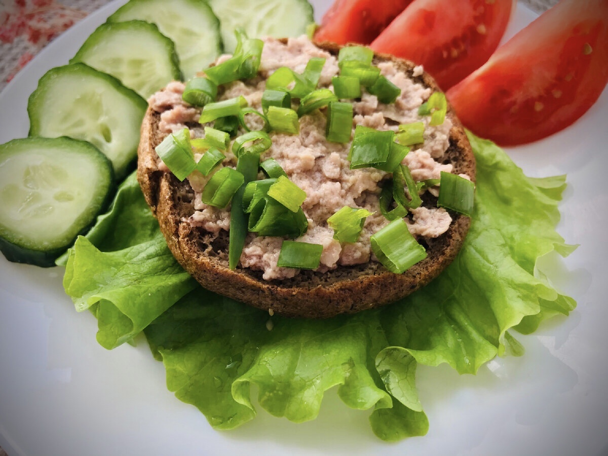 Бутерброд из печени трески