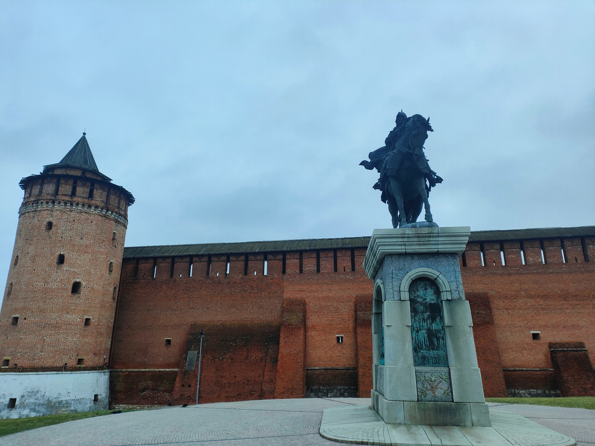 Коломенский кремль. Слева башня Марины Мнишек