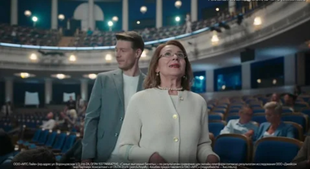 Фото: Ирина Купченко и Никита Ефремов в рекламе МТС.