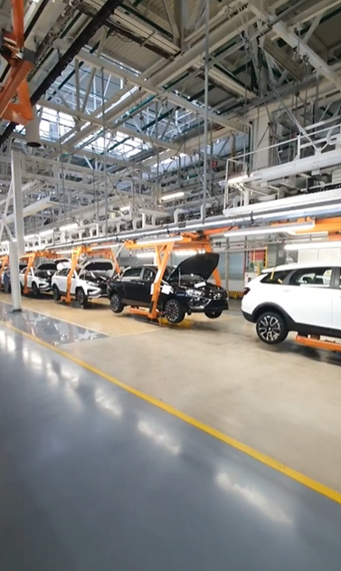 Lada Aura на конвейере в Тольятти: на фото - версия Status.