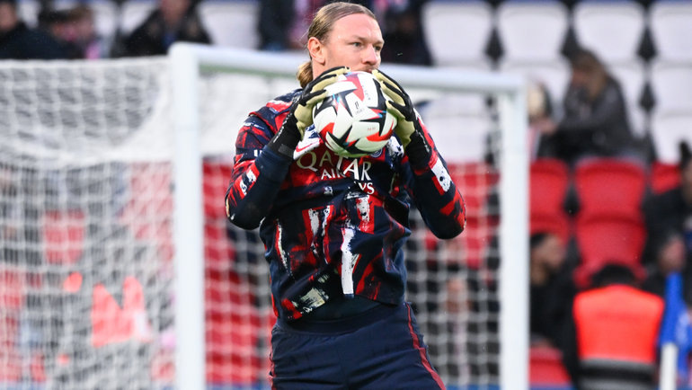    Вратарь «ПСЖ» Матвей Сафонов. Global Look Press