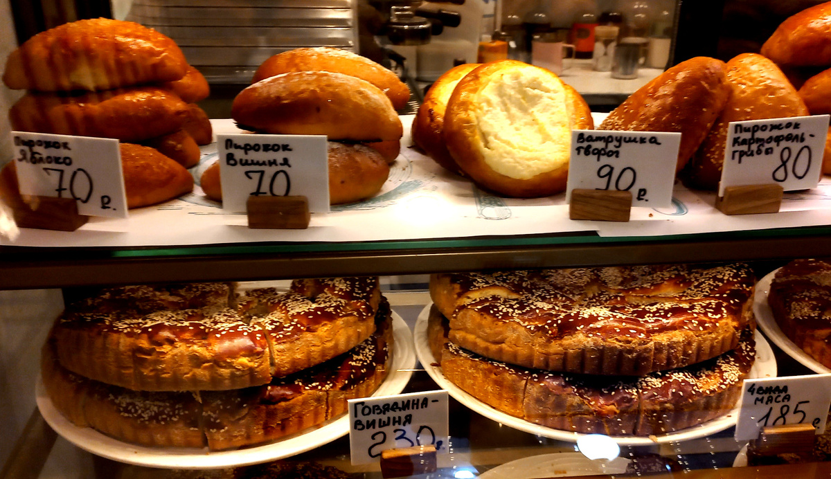 Кондитерский бутик «Sweet Bakery» в Донецке. Фото декабрь 2024 