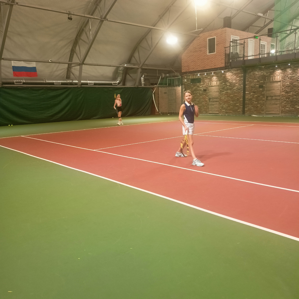 Природа страха

Страх — это величайший обманщик. Он прячется в тени и шепчет тебе: «Ты не сможешь», «Это слишком рискованно», «Ты не достоин». Но что, если твои страхи — это двери, за которыми скрывается твой настоящий потенциал?

Психологи говорят, что 90% наших страхов никогда не сбываются. Это просто проекции наших сомнений. Но когда мы поддаёмся страху, он становится сильнее. Он растёт от каждого раза, когда мы отступаем.

Вспомни моменты, когда ты преодолел свой страх. Неважно, что это было: важный звонок, первый шаг в неизвестность или разговор, которого ты избегал. Ты почувствовал лёгкость, а страх исчез. Почему? Потому что он не может существовать там, где есть действие.

Страх — это компас. Он указывает на то, что для тебя действительно важно. Научись не избегать его, а использовать как инструмент. Чем больше ты действуешь, несмотря на страх, тем меньше он становится.