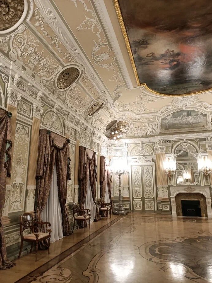 Интерьер Дворца Елисеевых