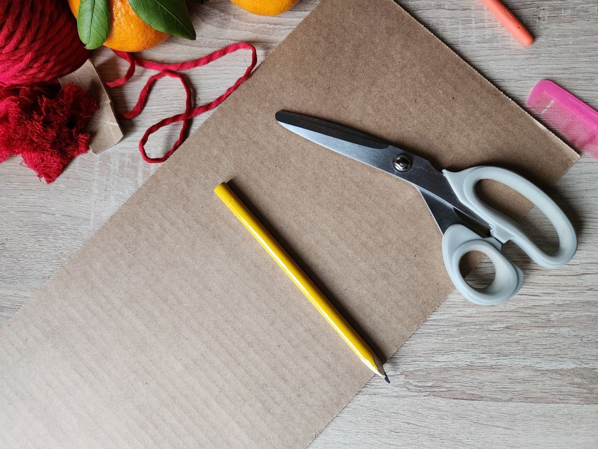 Картон, карандаш и ножницы. Рисуем и режем игрушки!