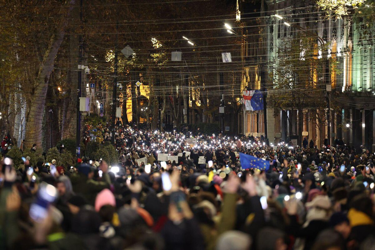 Антиправительственный митинг в центре Тбилиси. GIORGI ARJEVANIDZE / AFP or licensor