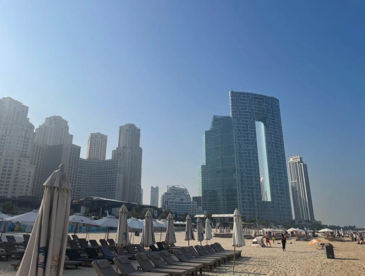 Новый небоскреб справа