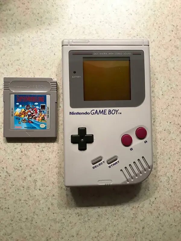 В 1989 году Nintendo выпустила Game Boy — портативное устройство, которое изменило мир игр.