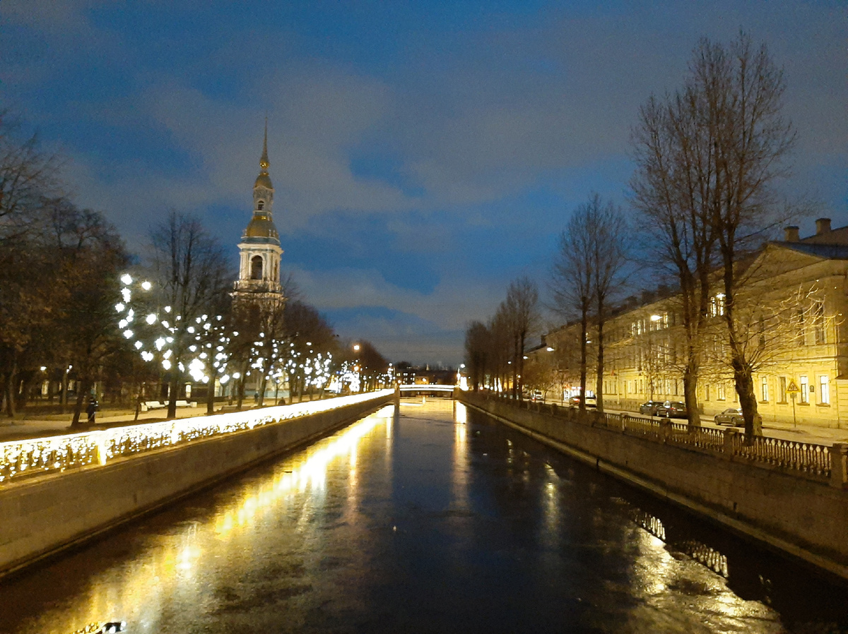 Дом с мостом