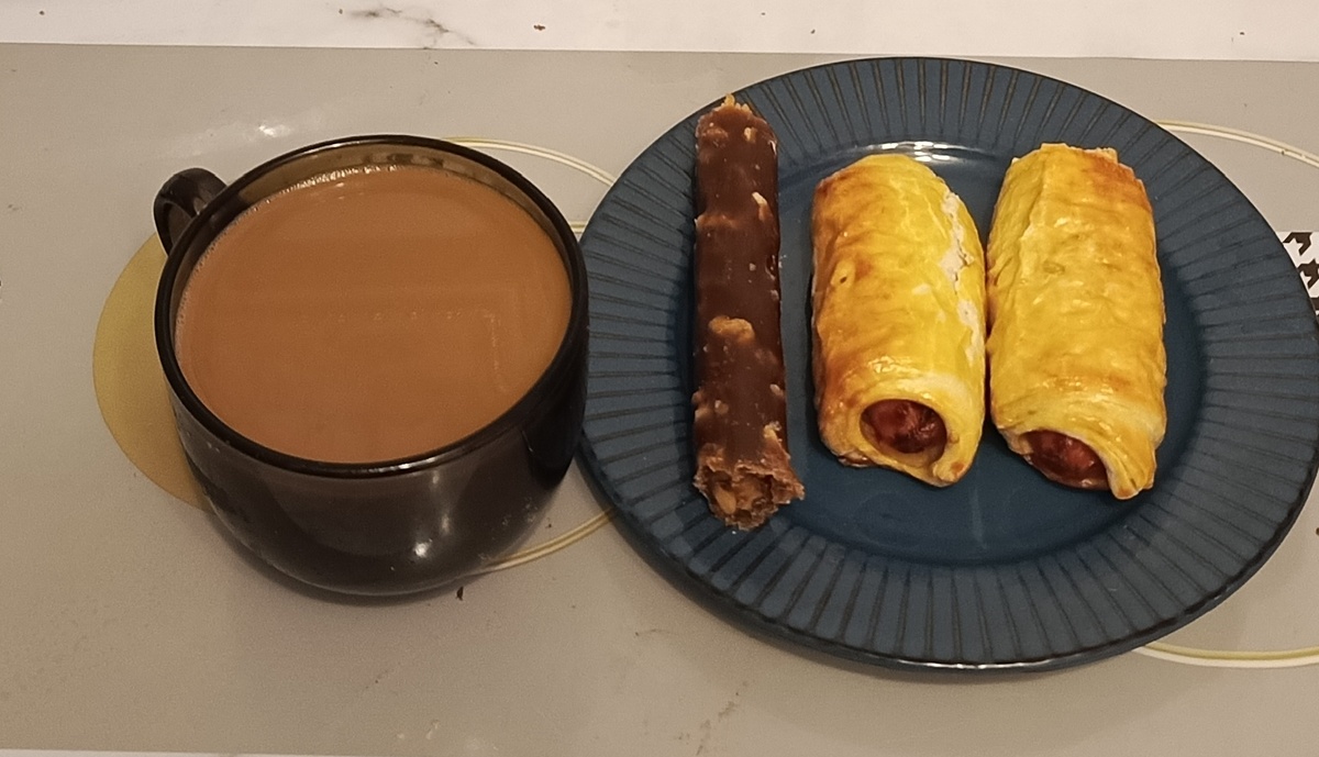 Сосиски в тесте 🌭, чурчхела и кофейный напиток 