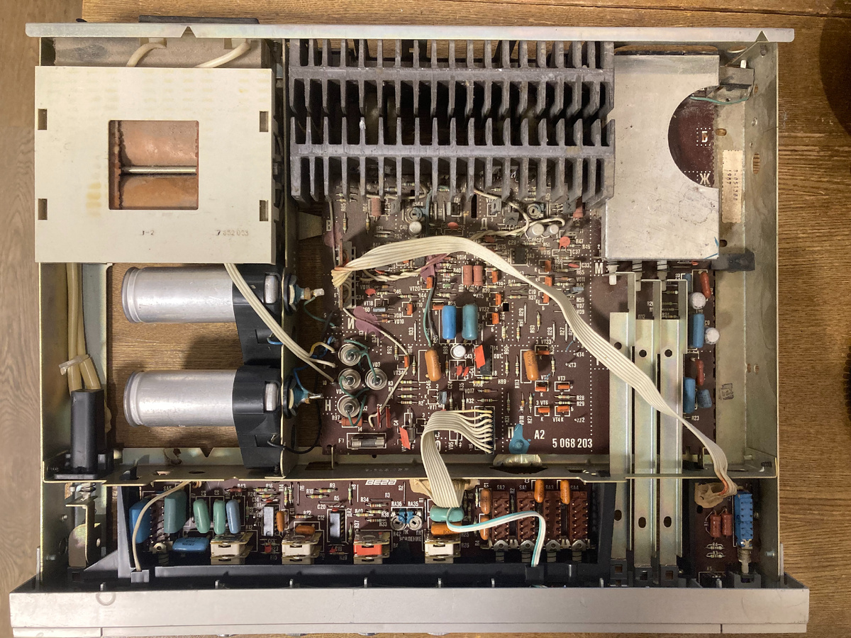 Вега У-120 Стерео Hi-Fi в оригинале (вид со стороны верхней крышки)