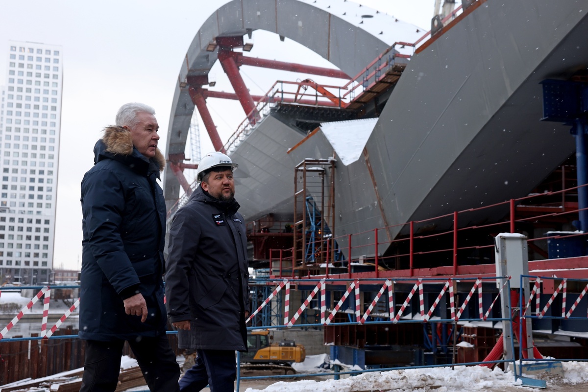    У моста, который осматривал мэр, весьма необычная для Москвы форма - с надвижными конструкциями./Сергей Михеев/ РГ