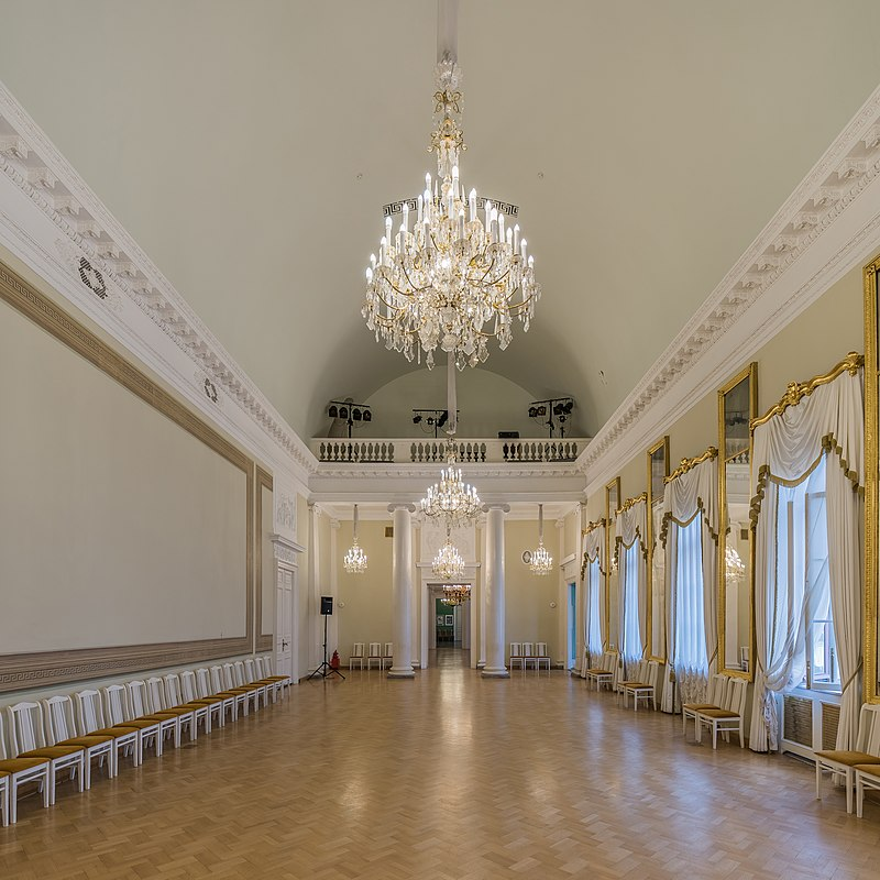 Интерьеры дворца. Фото с сайта https://ru.wikipedia.org/wiki/%D0%90%D0%BD%D0%B8%D1%87%D0%BA%D0%BE%D0%B2_%D0%B4%D0%B2%D0%BE%D1%80%D0%B5%D1%86#/media/%D0%A4%D0%B0%D0%B9%D0%BB:Spb_Anichkov_Palace_asv2019-09_img10.jpg. Взято с Яндекс.Картинки