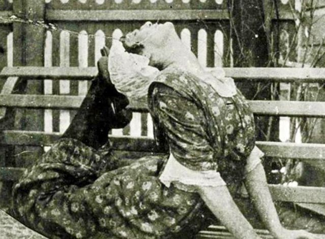    Анна делает "кольцо". Начало 1910-х гг.