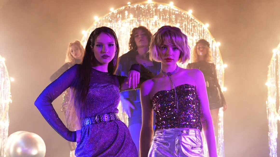 Елизавета Базыкина, Анастасия Уколова, Татьяна Струженкова, Софья Володчинская и Дарья Руденок "Комбинация"