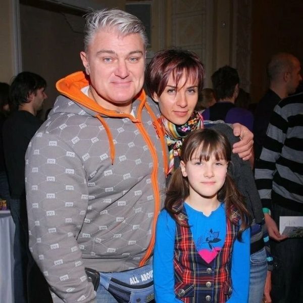    Владимир Турчинский с женой и дочерью, фото: дзен.ру