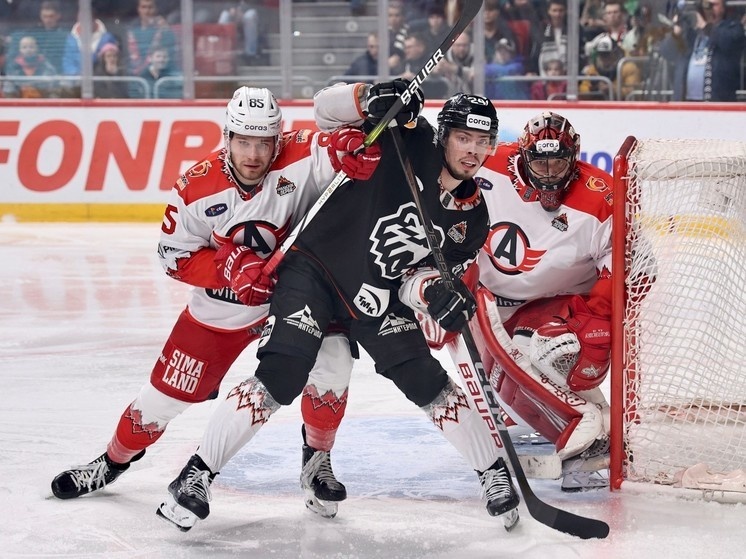     Александр Шаров является воспитанником челябинской школы хоккея. Фото Юлии Боровиковой ("Вечерний Челябинск")