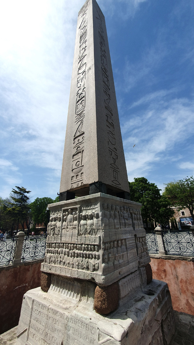 Египетский обелиск.