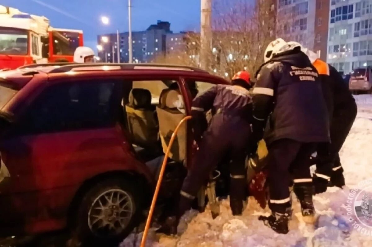    Двух человек деблокировали из машины после ДТП на Герасименко в Томске