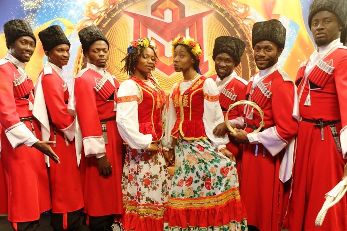 Впервые Африканский казачий хор «Маруся» выступил на всю страну в 2013 году на телевидение, в программе «Минута славы».
Фото: vk.com/public40014295