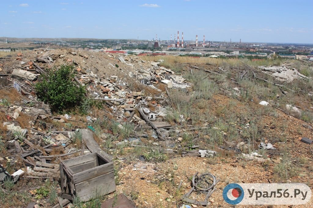    Несанкционированные свалки стройматериалов в Кувандыке заметили даже в Следкоме РФ