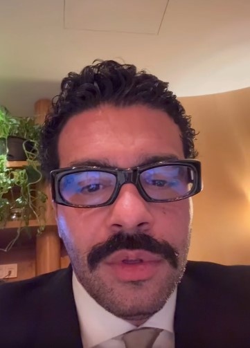    Тимати убрал бороду, но составил усы, фото: соцсети